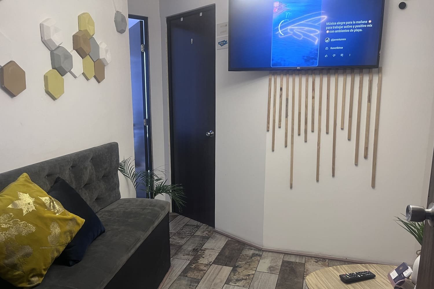 Imagen de instalaciones  - sala-de-esperas-del-consultorio-de-cardiologia-en-cdmx.jpg